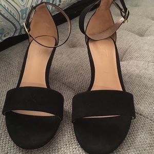 Adorable sandals with cute strap around ankle.